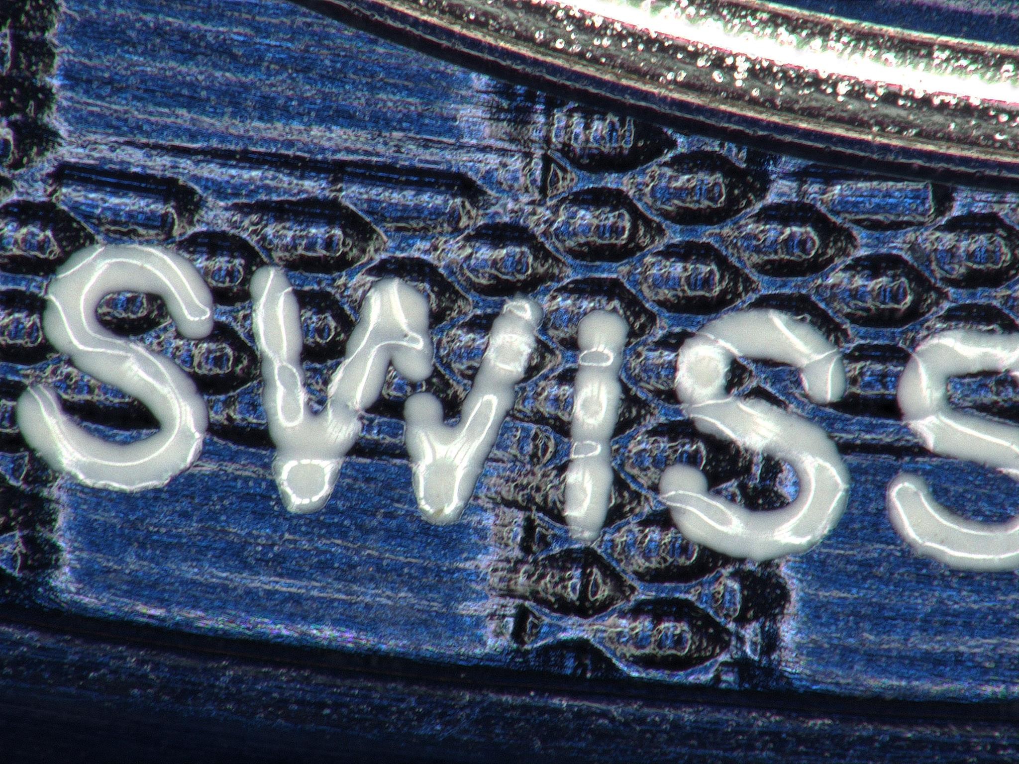 同一AP 26579CS SWISS 印字的 200 倍微觀圖像